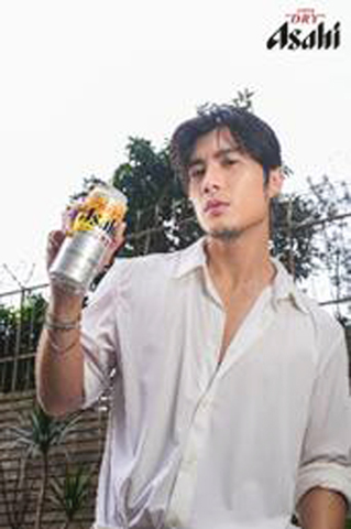 ◎ 人氣男歌手周殷廷帶你探索極泡罐,享受極泡生啤。