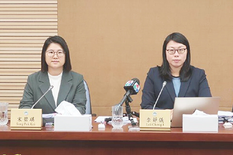 ◎ 立法會第一常設委員會主席李靜儀介紹會議內容。