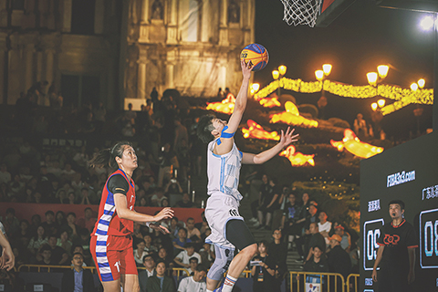 ◎ 總決賽女子組白衣浪浪灣隊對陣廣東凍茶道隊。