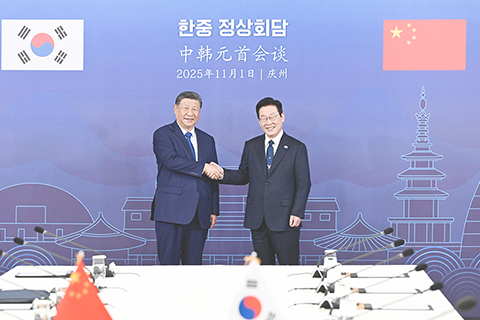 ◎ 當地時間十一月一日下午,韓國總統李在明同中國國家主席習近平在慶州博物館舉行會談。(新華社記者 申宏 攝)