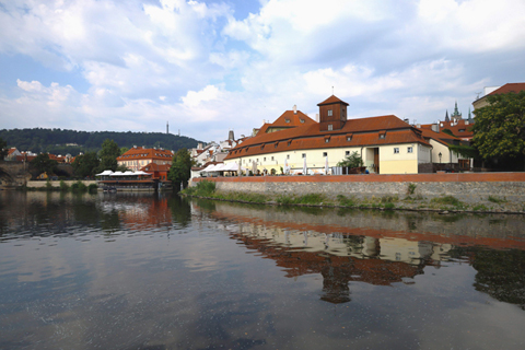 紅瓦頂是布拉格建築特色之一