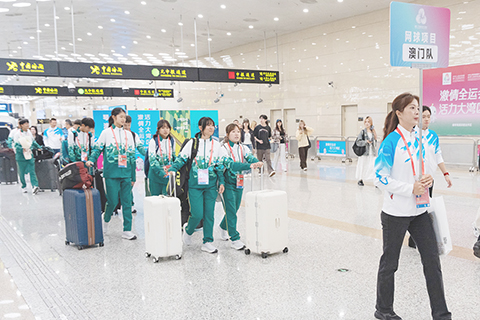 ◎ 全國網球健兒陸續抵達珠海。
