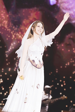 ◎「英雄聯盟」電競總決賽今天成都舉行,鄧紫棋將在開幕式獻聲。