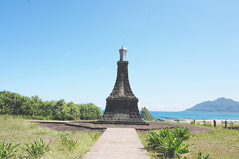 ◎ 台灣鹽寮海濱公園抗日紀念碑(十月十三日攝)。(新華社記者 齊湘輝 攝)