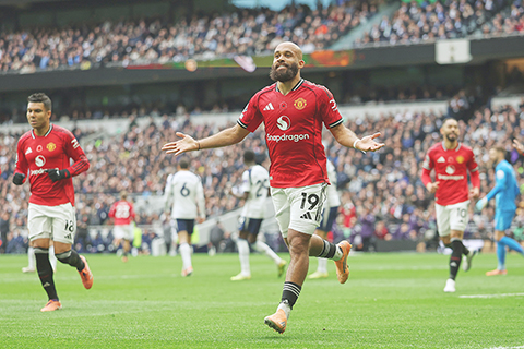 ◎ 曼聯十九號麥比奧莫昨夜先破熱刺大門。(美聯社)