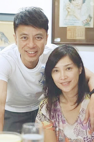 ◎ 李克勤和盧淑儀恩愛如昔。