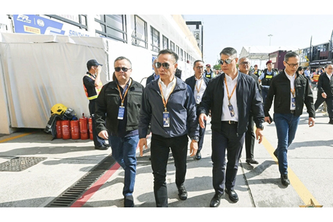 ◎ 保安司陳子勁司長率領屬下官員巡視賽車大樓等設施。