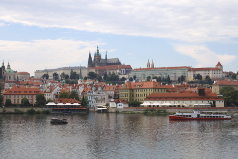 河上看布拉格城堡區