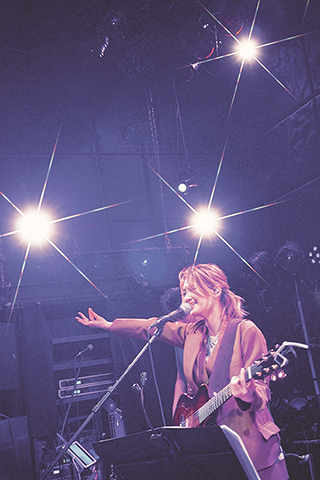 ◎ 黃妍上周在東京開演唱會,感謝在場粉絲。