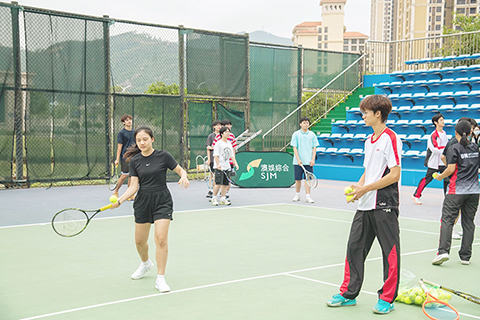 ◎ 學生接受專業教練指導。