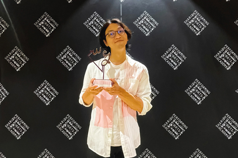 ◎ 梁順裕摘劇場燈光設計銀獎。