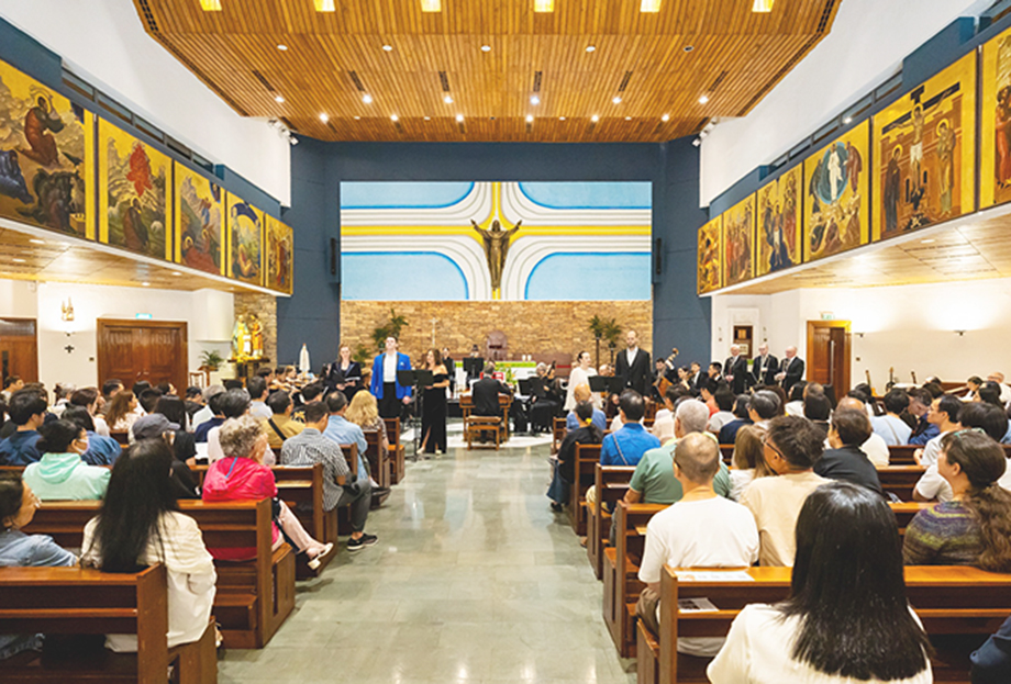 ◎ 英國古樂團。