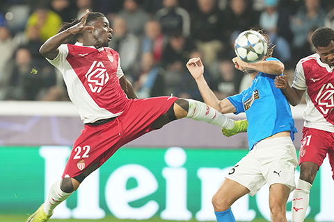 ◎ 紅白衣摩納哥隊昨晨在歐冠客場二比二打平帕福斯隊。另外,士砵亭三比零退布魯日。(美聯社)