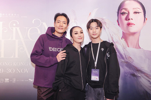 ◎ 楊千嬅周四晚在香港演唱會出現溫馨一幕。