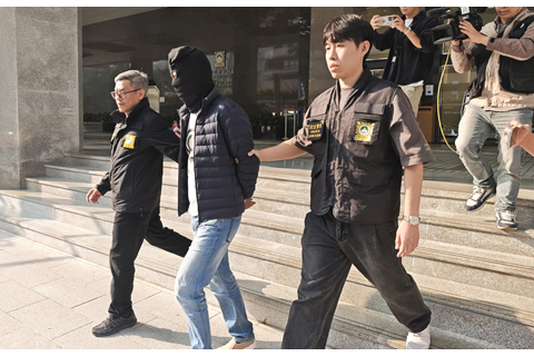 ◎ 一名內地男子涉在航機上偷竊被警拘捕。