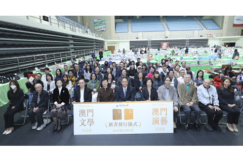 ◎ 嘉賓與主編、作者合影留念。