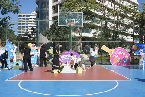 ◎ 嘉賓與主編、作者合影留念。