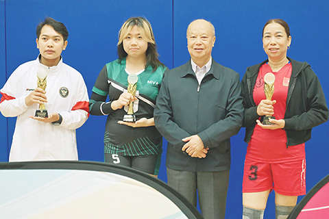 ◎ 澳門霍英東基金會總幹事史濠主持頒獎。