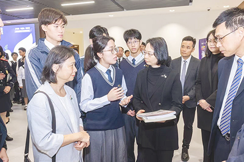 ◎ 社會文化司司長柯嵐與學生互動交流。