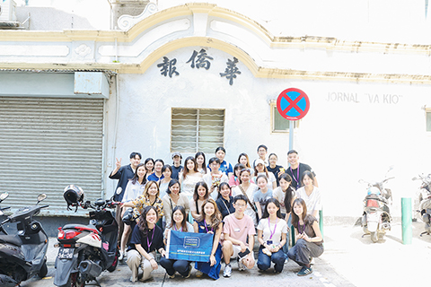 ◎ 語文協會帶領青年與菲律賓社群代表走訪社區。