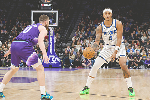 ◎ 魔術五號班捷路伺機進攻,昨早一分戰勝爵士。(美聯社)