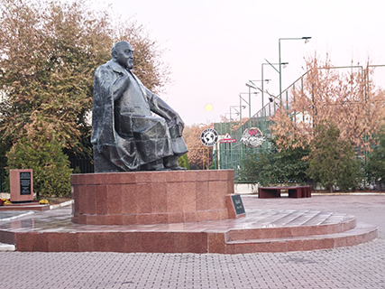 月色下的阿拜公園