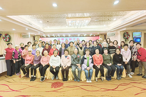 ◎ 婦聯工餘之友委員會舉辦慶回歸聯歡餐會,吸引近六十名會員出席。