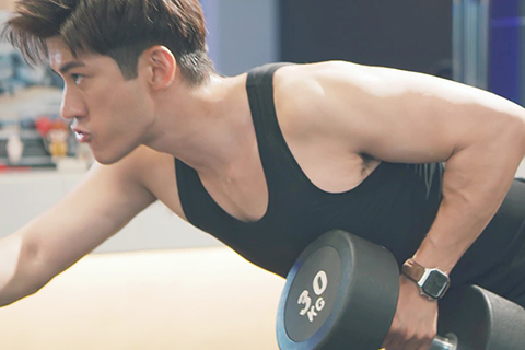 ◎ 李治延在《守誠者》中健身。