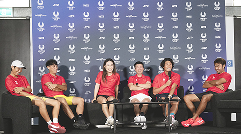 ◎ 一月二日,中國隊出席新聞發佈會。當日,二0二六聯合杯網球混合團體賽悉尼賽區新聞發佈會在澳大利亞悉尼舉行。中國隊隊長吳迪及隊員張之臻、朱琳、特日格樂、尤曉迪和王傲然出席發佈會。中國隊將在三日和四日的小組賽中分別迎戰比利時隊和加拿大隊。(新華社記者 馬平 攝)