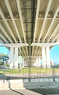 蓮花大橋澳門一端的橋底