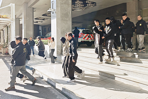 ◎ 六名涉為「換錢黨」成員內地男子被拘。