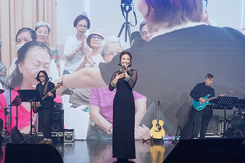 ◎ 保良局舉辦周年慈善餐舞會。