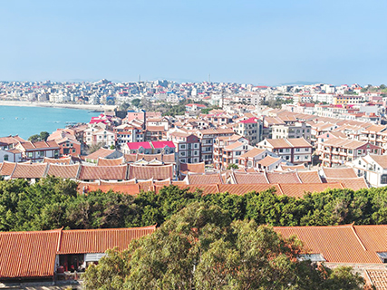 從高處下望湄洲島的紅瓦長城