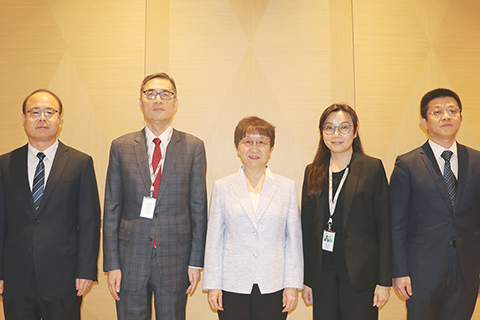 ◎ 二0二六一月三十日,中華人民共和國外交部駐澳門特別行政區特派員公署卞立新(中間白色衫)特派員抵澳履新。