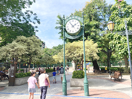 白鴿巢公園入口的大鐘