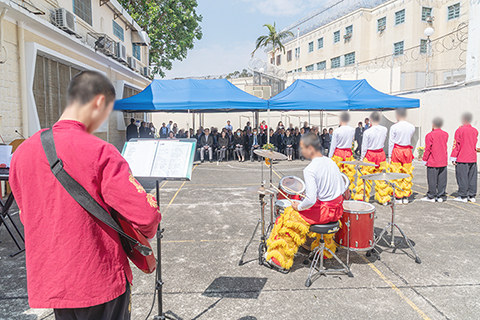 ◎ 院生奏唱勵志歌曲以答謝嘉賓與家人的支持。