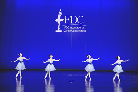 ◎ 四人舞「關不住的女兒」。