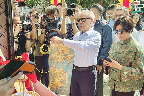 ◎ 行政長官岑浩輝向廣大市民及遊客送上新春祝福。