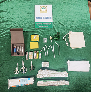 ◎ 檢獲零點四五克冰毒及毒品吸食工具。