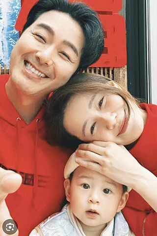 ◎ 蕭正楠、黃翠如一家子快樂過節。