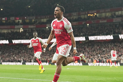 ◎ 阿仙奴十二號添巴慶祝入波。(美聯社)