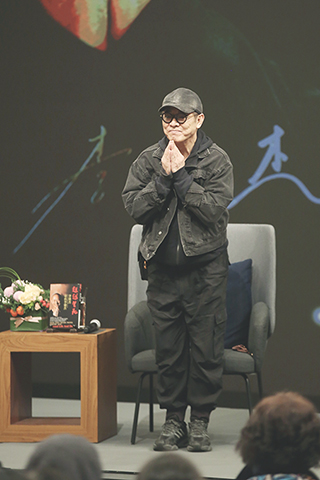 ◎ 三月四日,六十二歲武打巨星李連杰到台灣出席講座,以「沒有當下的當下,才是當下」為主題與慈濟靜思書軒對談,分享他在名聲與放下之間的體悟。(香港中通社圖片)