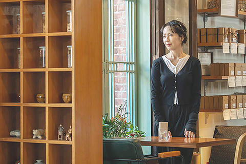 ◎ 台灣實境節目《花甲少年趣旅行》最新一集跨海前往南韓首爾,由花甲組溫昇豪、天心帶領少年組邱偲與金雲。圖為天心身為韓國媳婦,但笑稱自己真的學不會韓文。(香港中通社圖片)