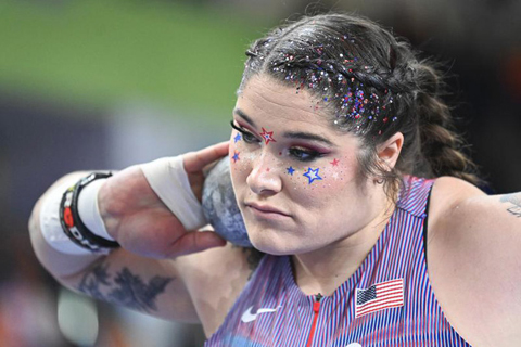 ◎ 三月二十日,美國選手積遜在比賽中試投。她最終獲得冠軍。世界田聯室內錦標賽女子鉛球決賽在波蘭托倫舉行。(新華社記者 張豪夫 攝)