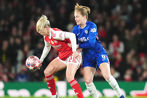 ◎ 女子歐冠盃賽事,紅衣阿仙奴女足昨晨在倫敦三比一打敗車路士女足。(美聯社)