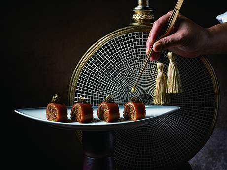 ◎ 紫逸軒--金箔魚子醬臘味糯米乳豬卷