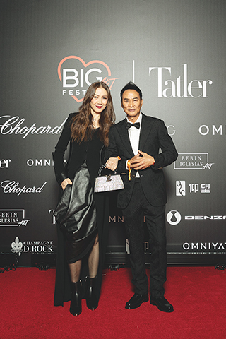 ◎ 任達華與琦琦盛裝赴會。