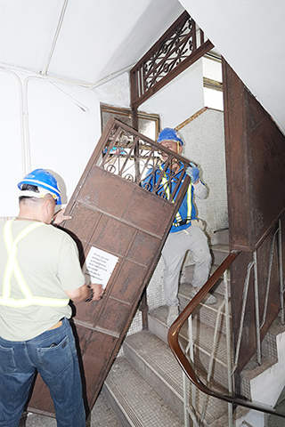 ◎ 政府採行動清排大廈潛建物。