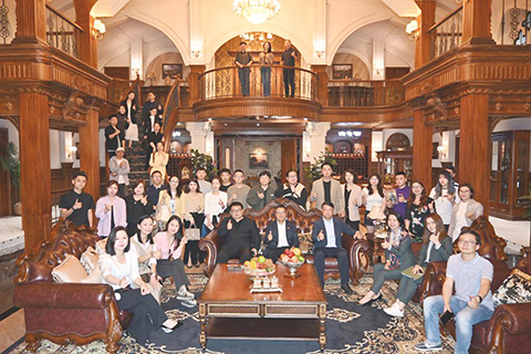 ◎ 澳門中華總商會廣東辦組織企業參觀橫琴國際影視城。