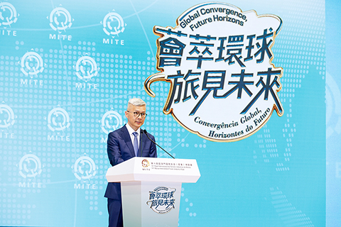 ◎ 經濟財政司司長戴建業致辭。